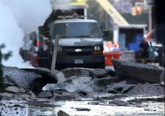 水泥地爆炸怎么回事